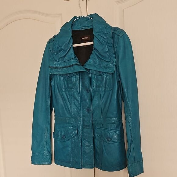 Danier Teal Leather Jacket with Collared Neckline and Fitted Silhouette - Picture 8 of 16